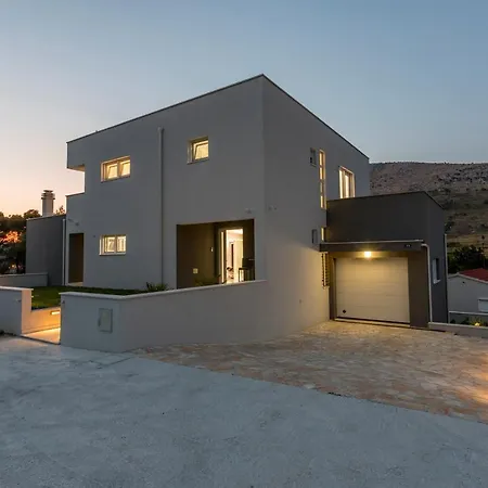 Nika Villa