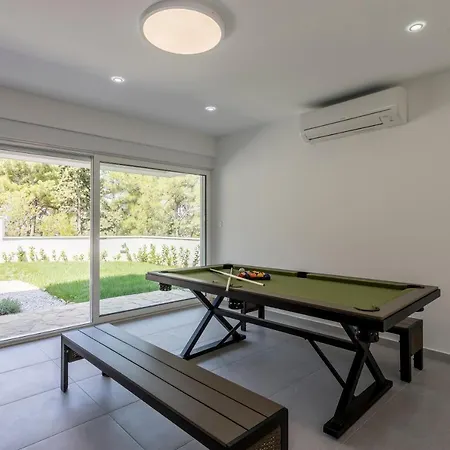 Nika Villa Tugare
