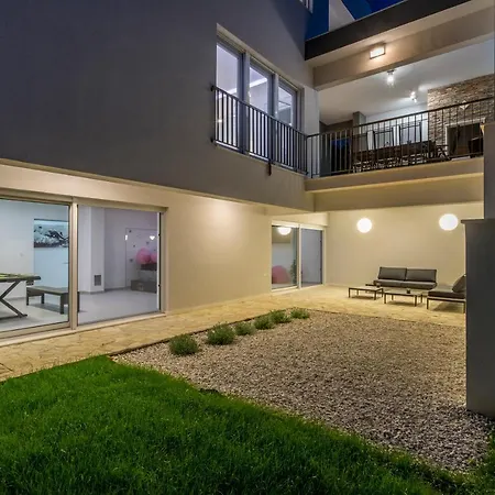 Nika Villa Tugare
