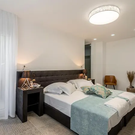 Nika Villa Tugare