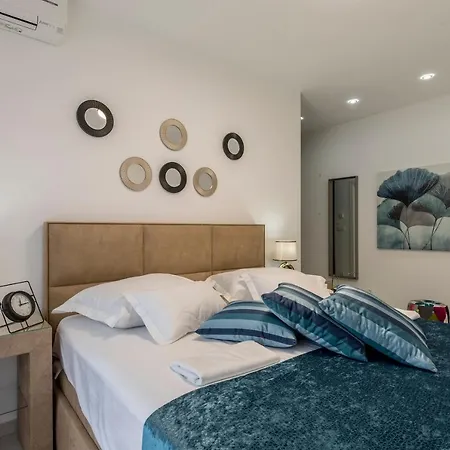 Nika Villa Tugare