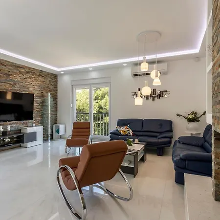 Nika Villa *